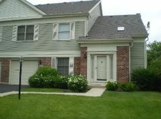 2022 N Charter Point Dr, Arlington Heights, IL 60004