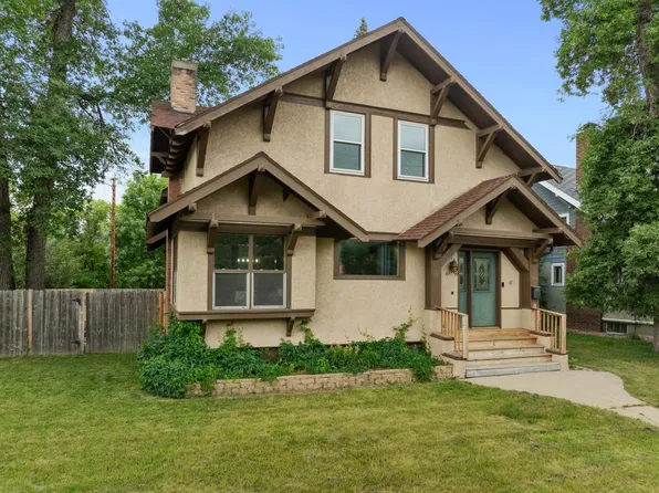 306 9th St SE, Minot, ND 58701
