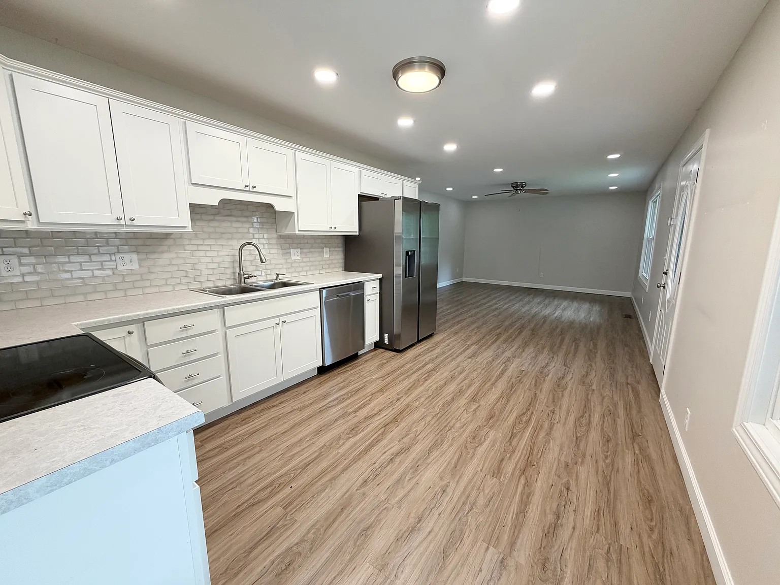 3 bed, 1252 sqft, $1,900 — Photo 3