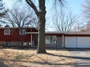 831 N Valleyview Ln, Wichita, KS 67212