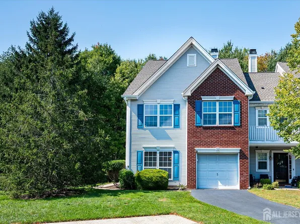 26 Alpine Rd, Holmdel, NJ 07733