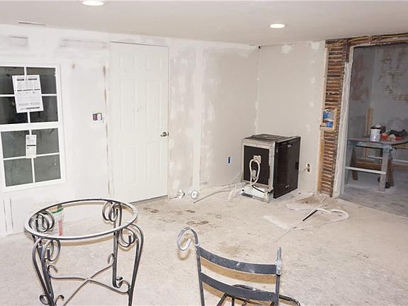 5th image of 1521 Division St