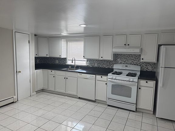 3rd image of 171 Charles St Floor 2
