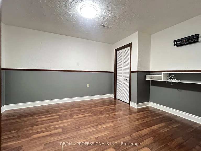 94 Bremen Ln #BASEMENT — Photo 27