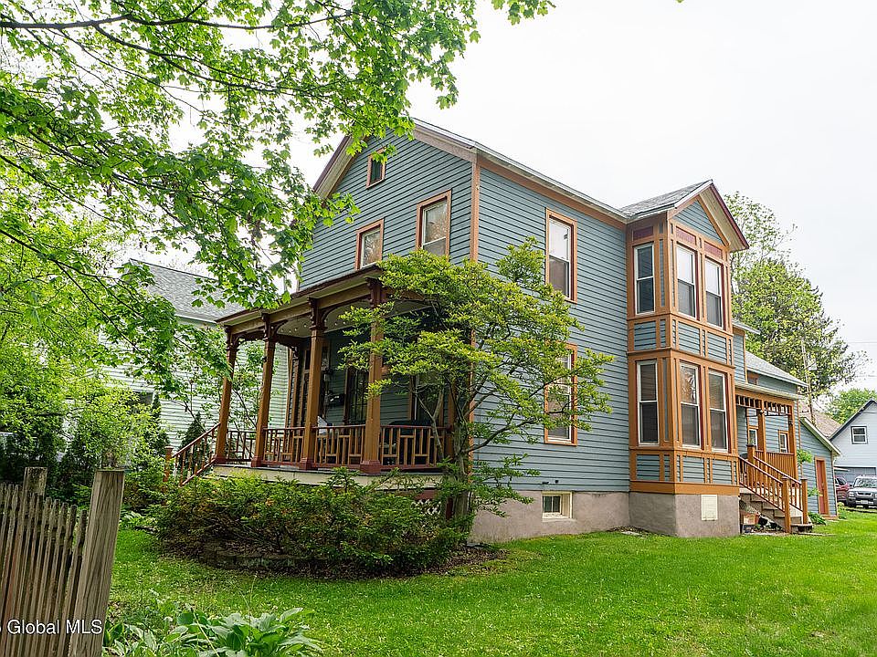 1st image of 107 Van Dam St #2