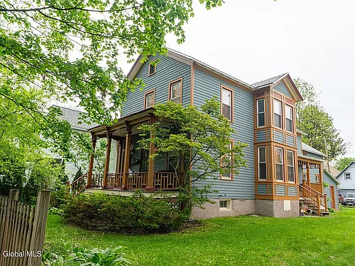 107 Van Dam St #2 Photo 1