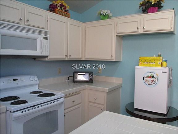4th image of 3057 Kennewick Dr