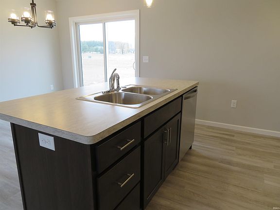 4th image of 18502 Barrington Dr