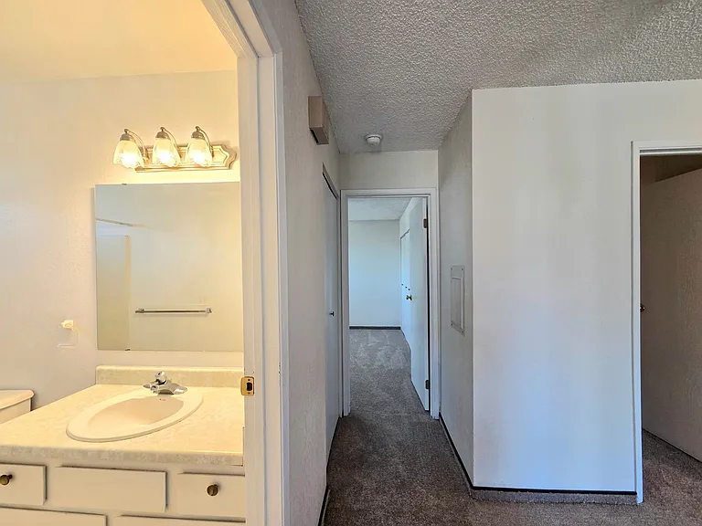 939 N Baker Ave — Photo 15