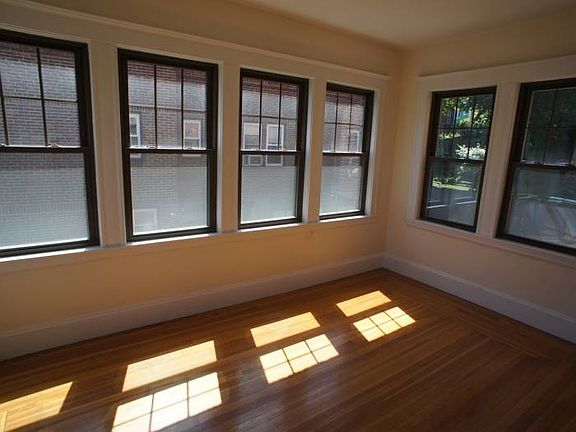 5th image of 84 Winthrop Rd