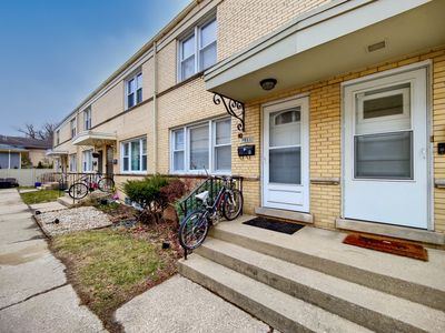 7911 North Ave APT B, River Forest, IL, 60305