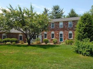 11 Doe Run Ln, Stratham, NH 03885