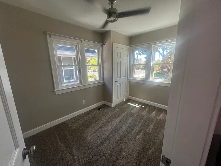 79-81 E Southwood Ave #81 — Photo 9