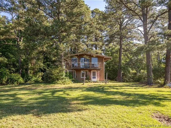304 Showalter Rd, Yorktown, VA 23692