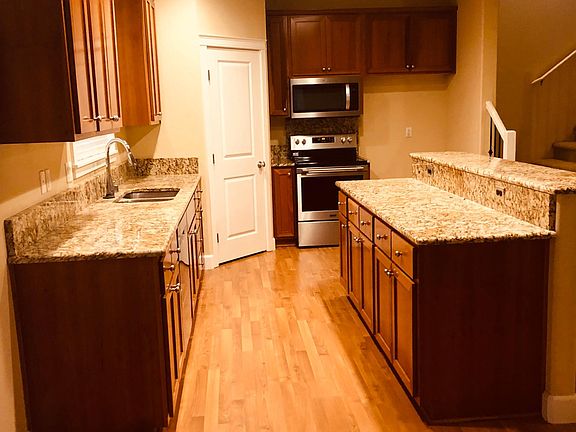 2nd image of 10006 NE 28th Pl