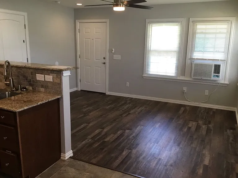 305 Babb Dr — Photo 6
