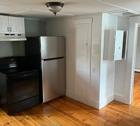2nd image of 140 Court St #A