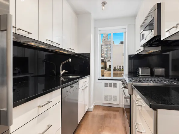 30 East 65th Street image 9 of 12