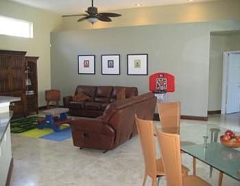 3rd image of 2552 Jardin Ln