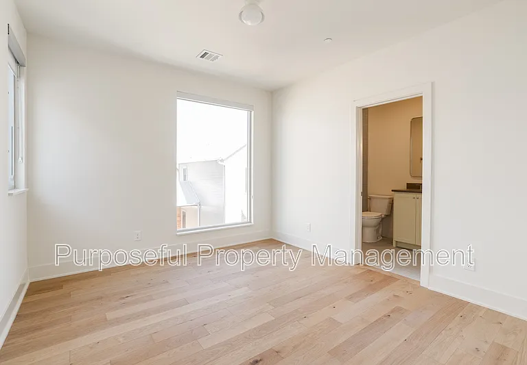 934 Hangar Dr #6 — Photo 24