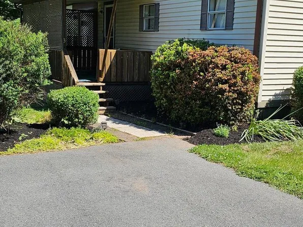 3 Midland Dr, Millersburg, PA 17061