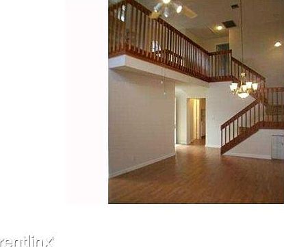 3rd image of 2226 Discovery Cir W