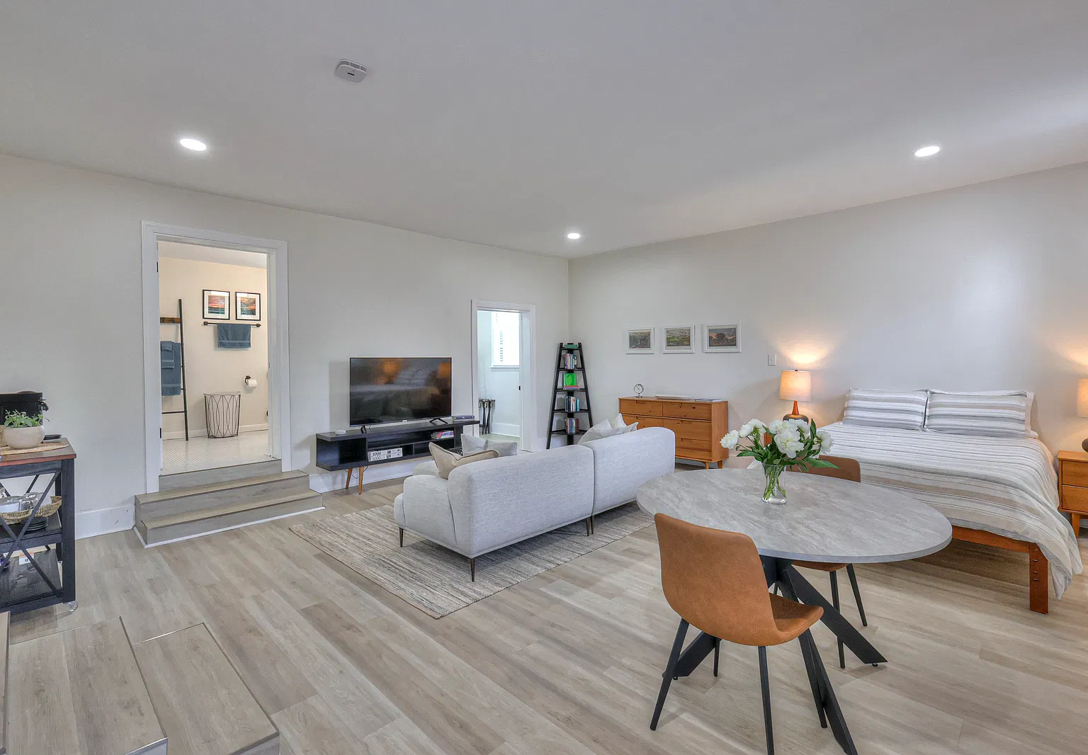 Studio, 450 sqft, $1,650 — Photo 1