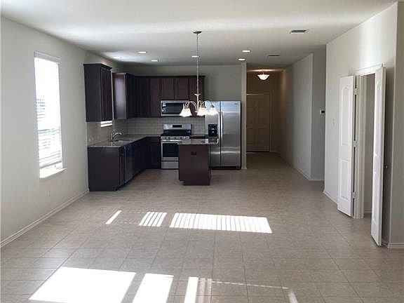 3rd image of 188 Bayberry Cir