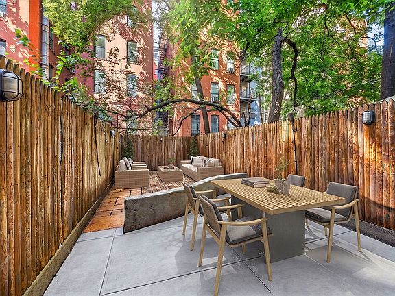 3rd image of 15 E 131st St