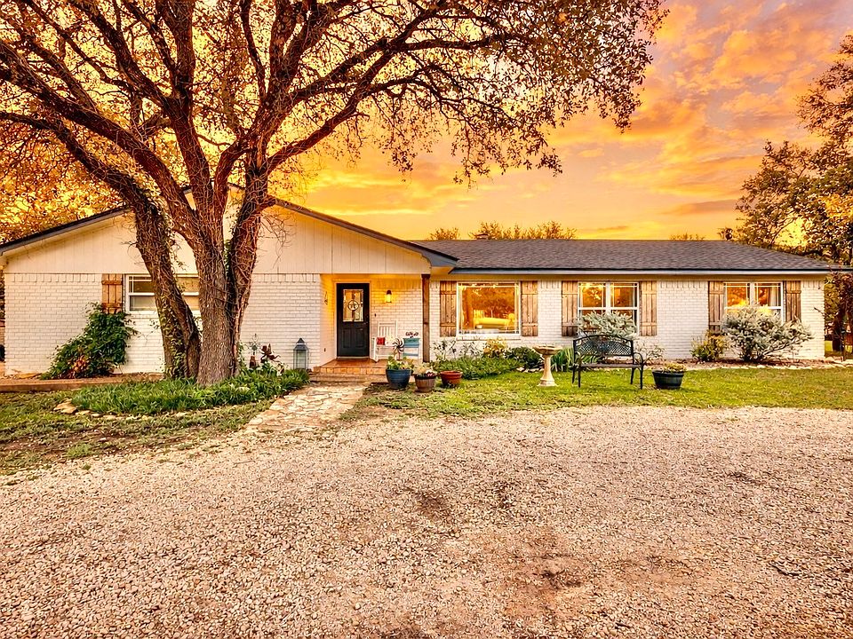 1st image of 557 Rivercrest Rd