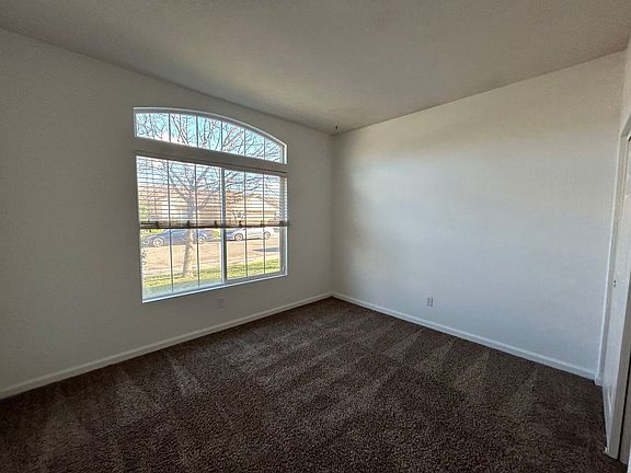 3rd image of 543 Chandler Ct