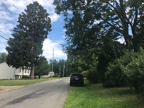 4th image of 427 Columbine Ave