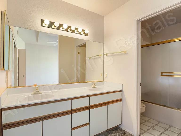 420 Acoma Blvd S #34 — Photo 14