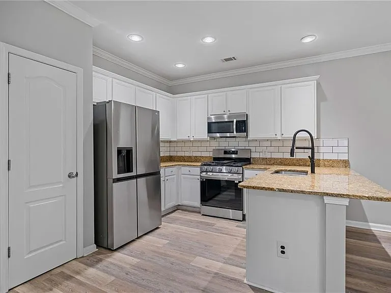 950 Firethorne Pass — Photo 2