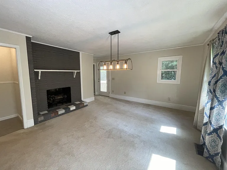 225 Darnell Ln — Photo 7