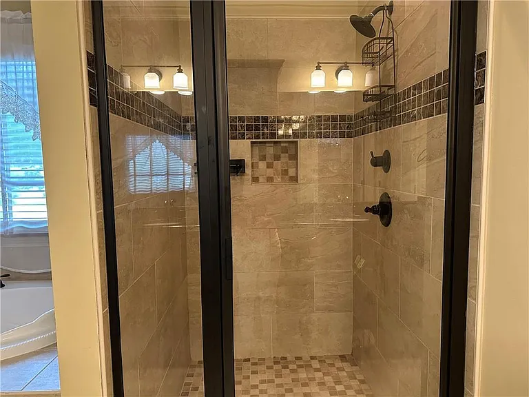 510 Lake Medlock Dr — Photo 48