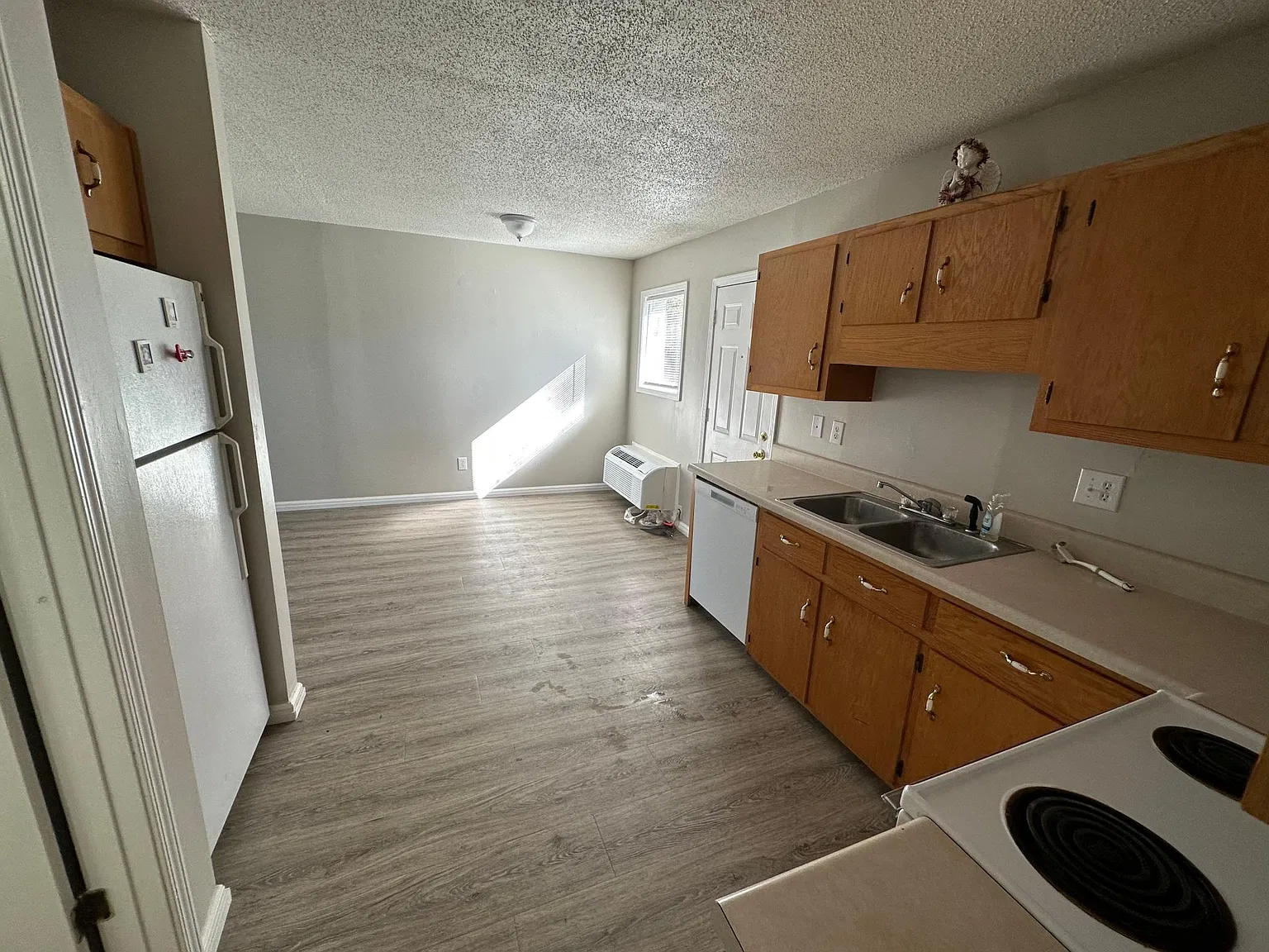 665 N College St — Photo 4
