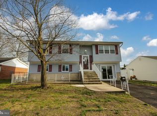 814 Dunbury Rd, Fairless Hills, PA 19030