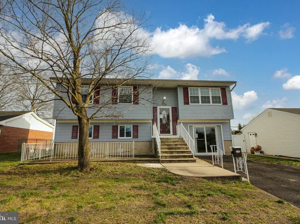 814 Dunbury Rd, Fairless Hills, PA 19030