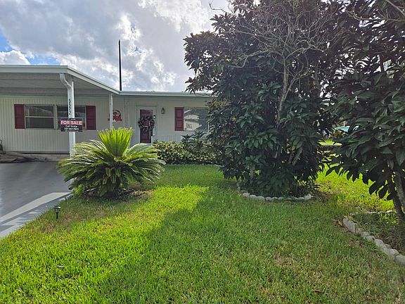 2nd image of 5522 Paradise Dr #236