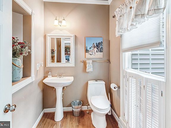 3rd image of 9745 Lennice Way
