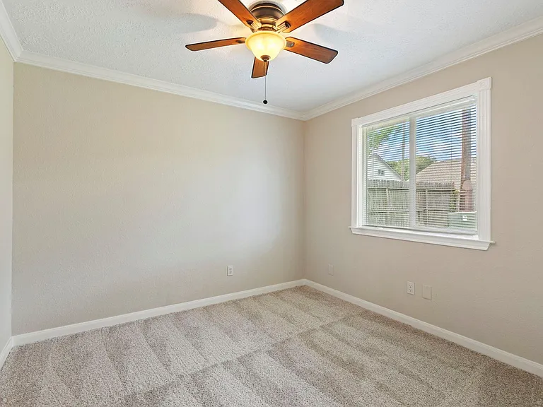 21435 Deerhaven Dr — Photo 21