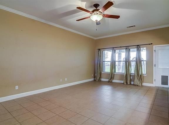 5th image of 221 Glenview Dr