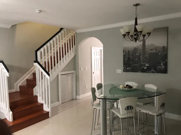 5470 NW 107th Ave APT 813, Doral, FL 33178