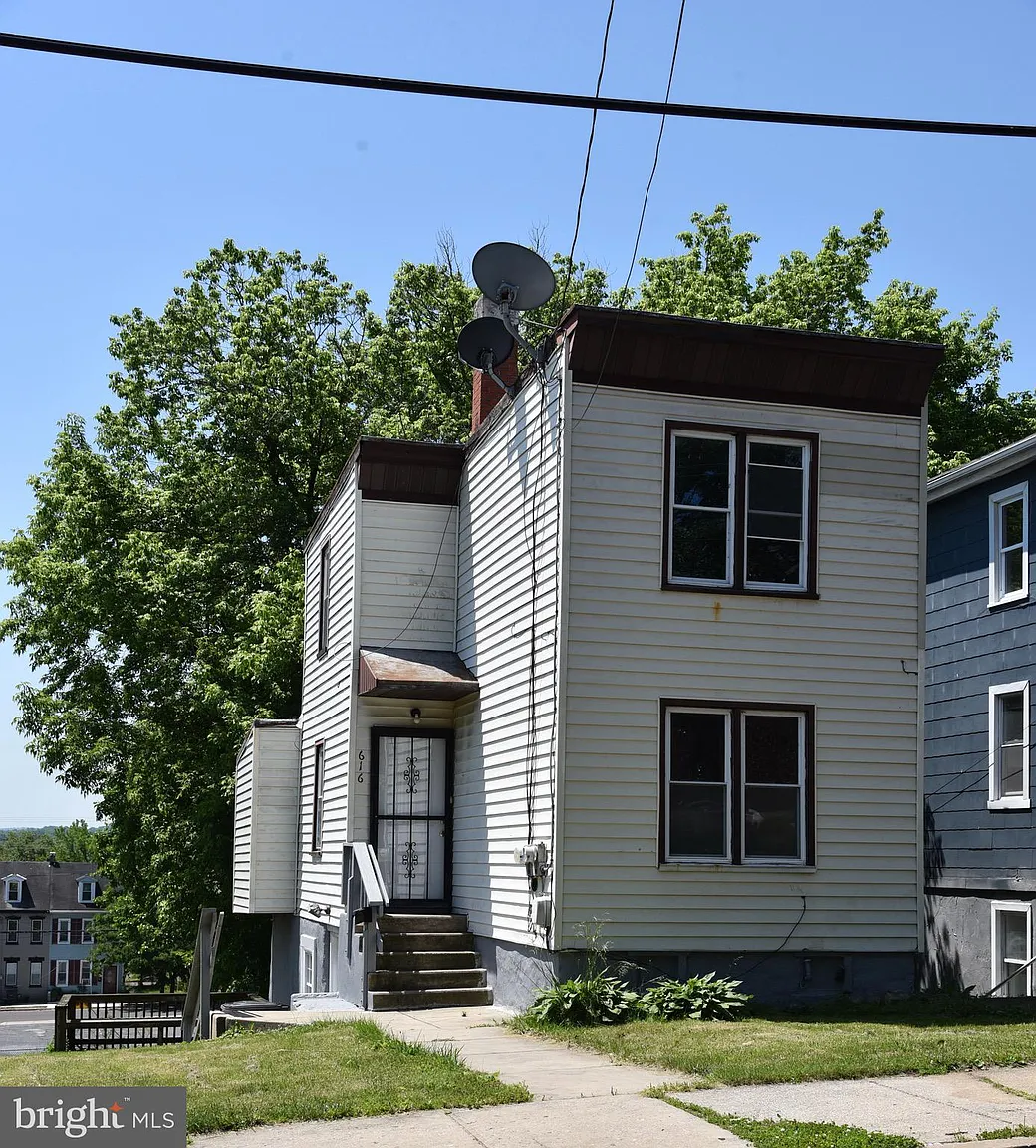 616 Beech St photo 1