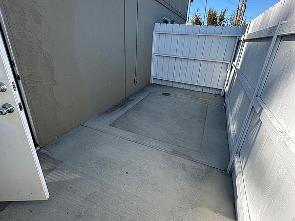 5th image of 2176 Thomas Ave #2