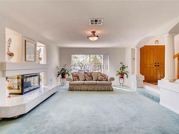 5th image of 279 Helmsdale Dr