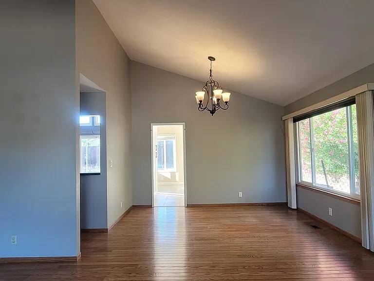 781 Coffeewood Ct — Photo 4