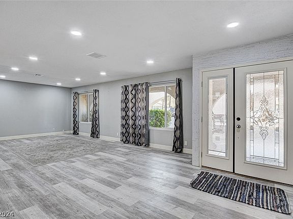 5th image of 2855 N Jones Blvd