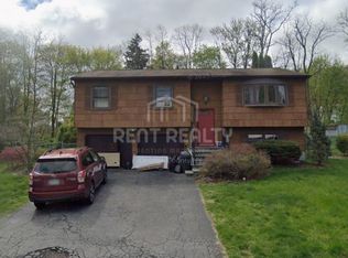 3 Newbury St, Monroe, NY 10950